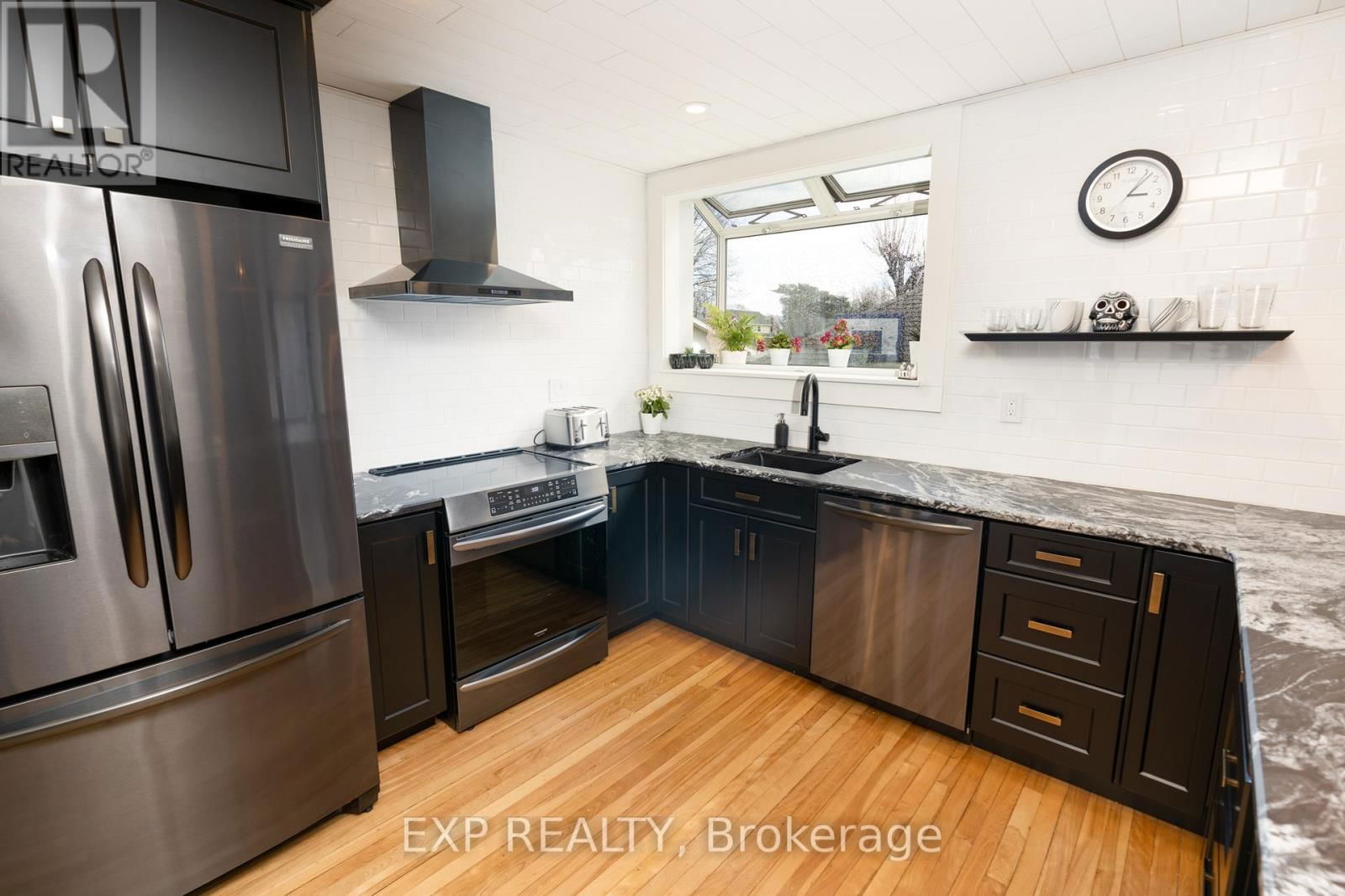 302 STANLEY STREET Image 19