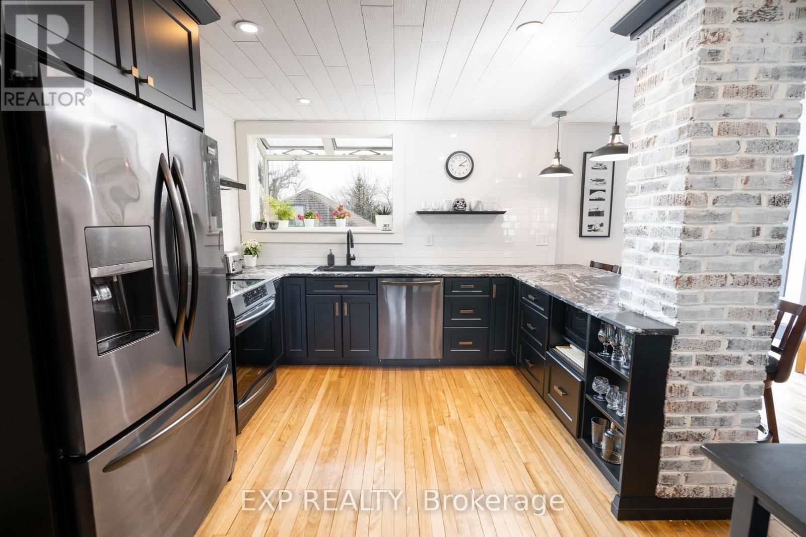 302 STANLEY STREET Image 20