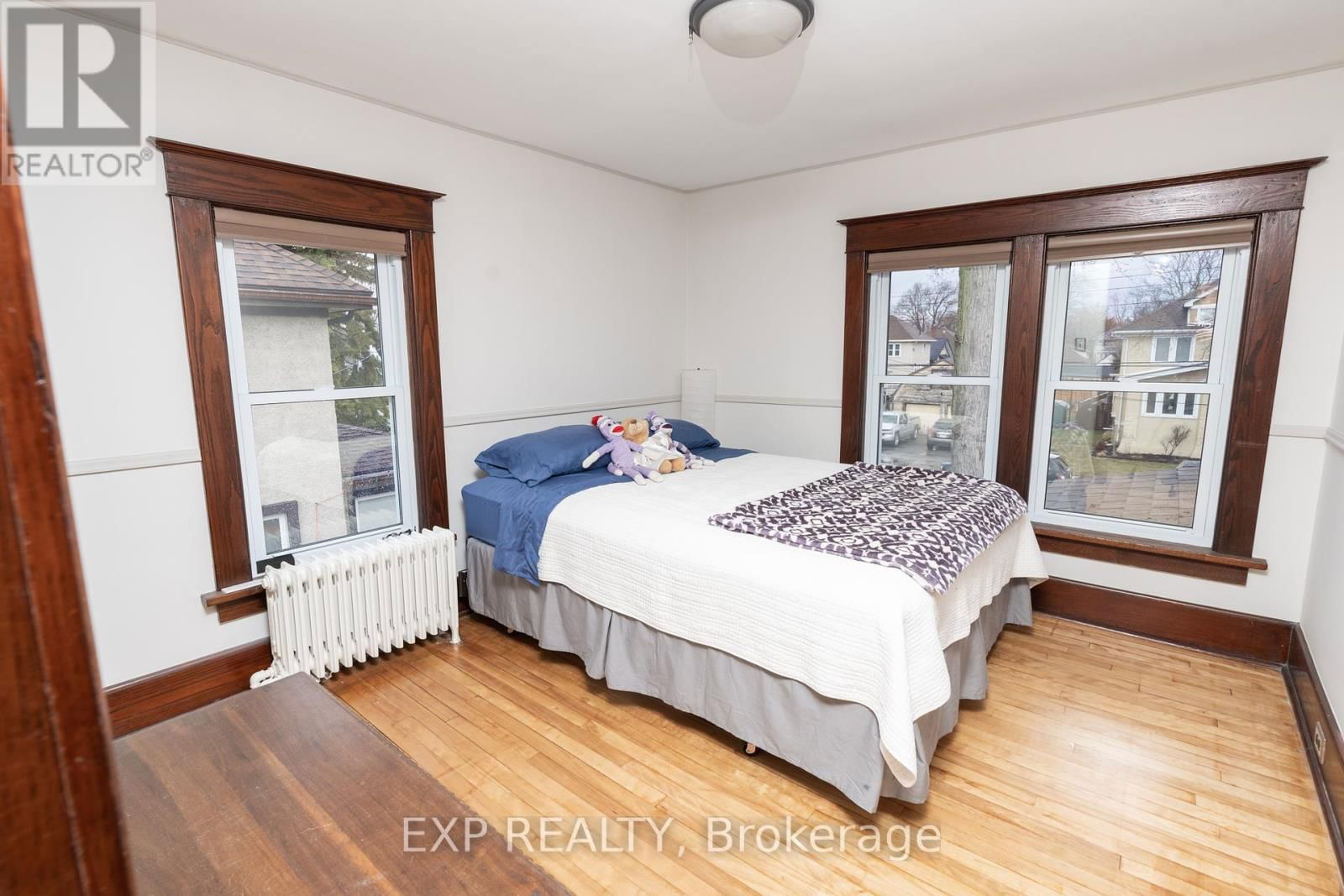 302 STANLEY STREET Image 24