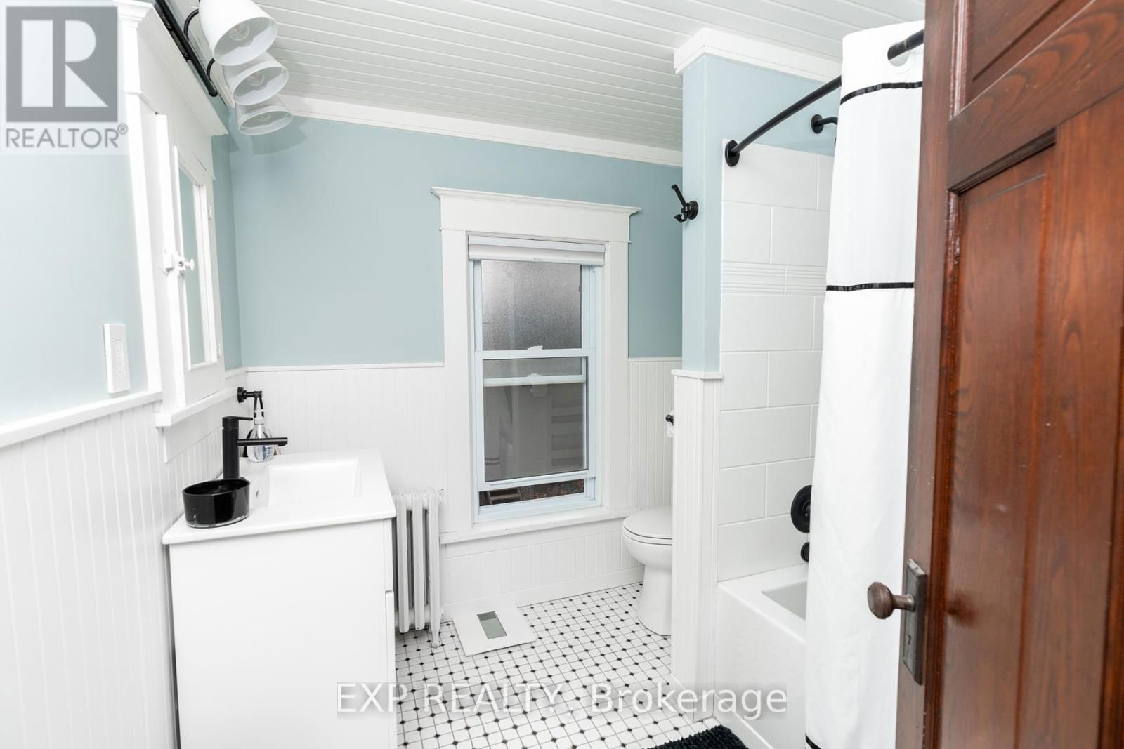 302 STANLEY STREET Image 25