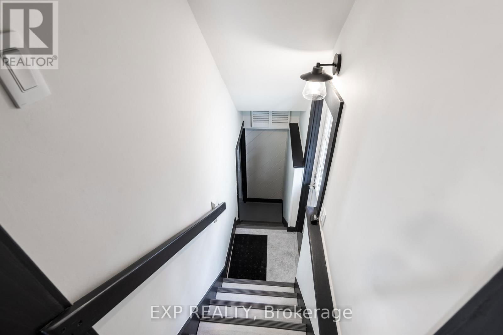 302 STANLEY STREET Image 29