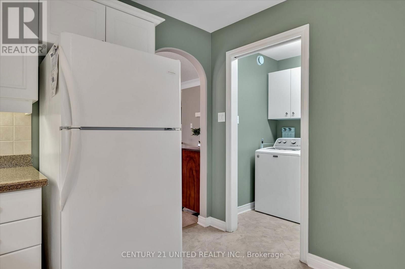 1329 WHITE CRESCENT Image 13