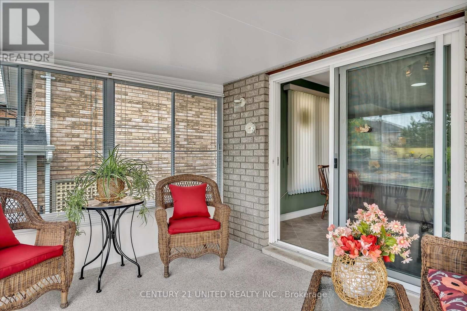 1329 WHITE CRESCENT Image 18
