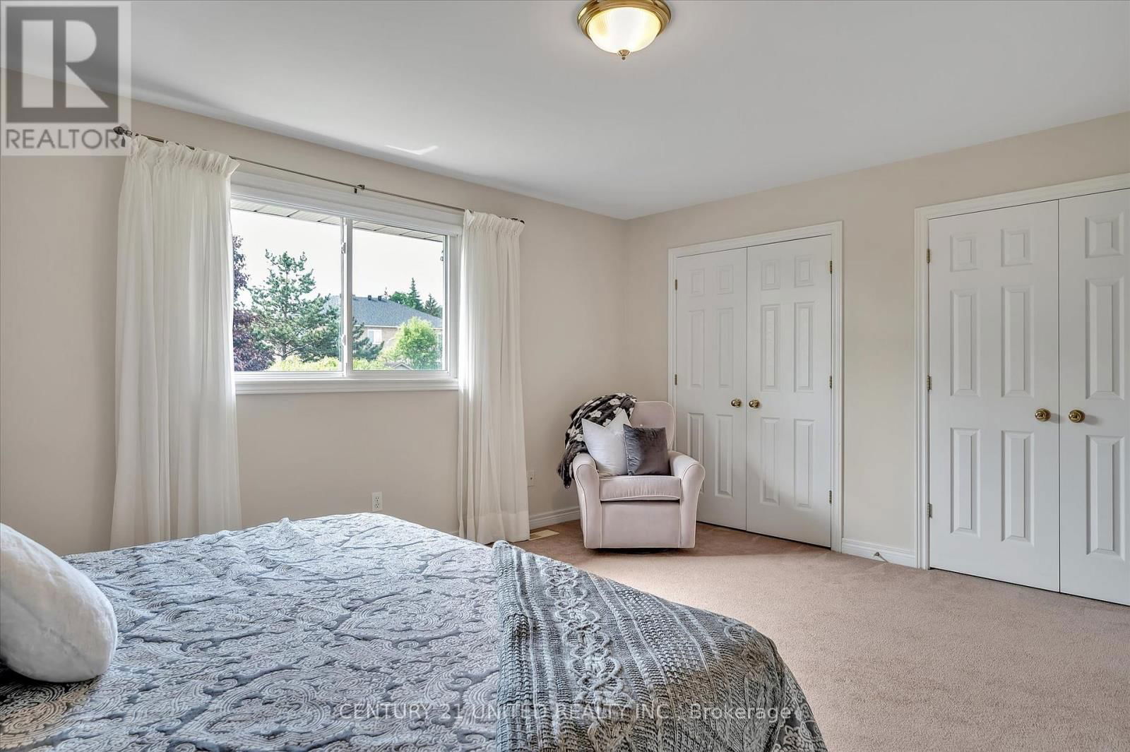 1329 WHITE CRESCENT Image 24