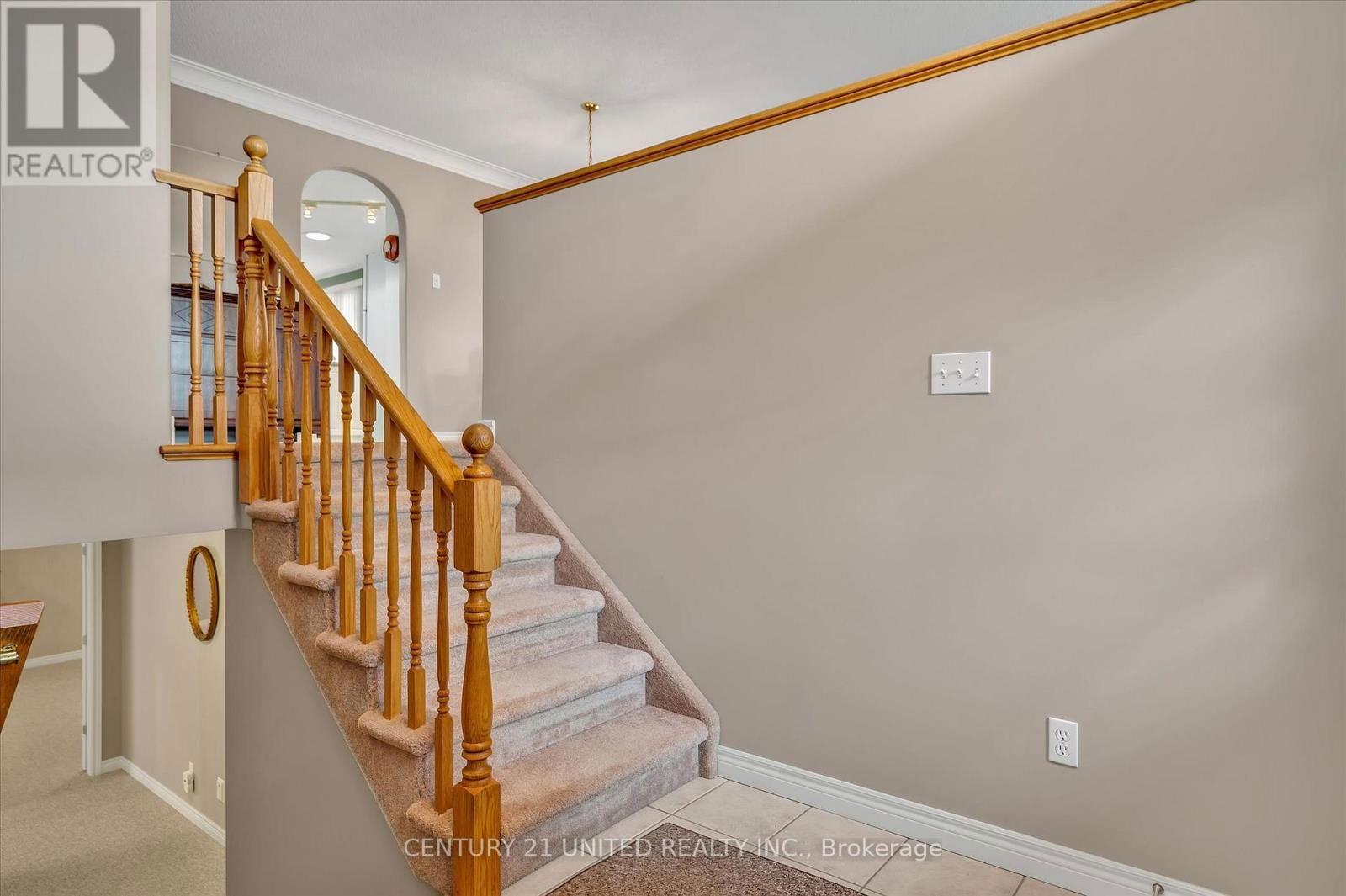 1329 WHITE CRESCENT Image 5