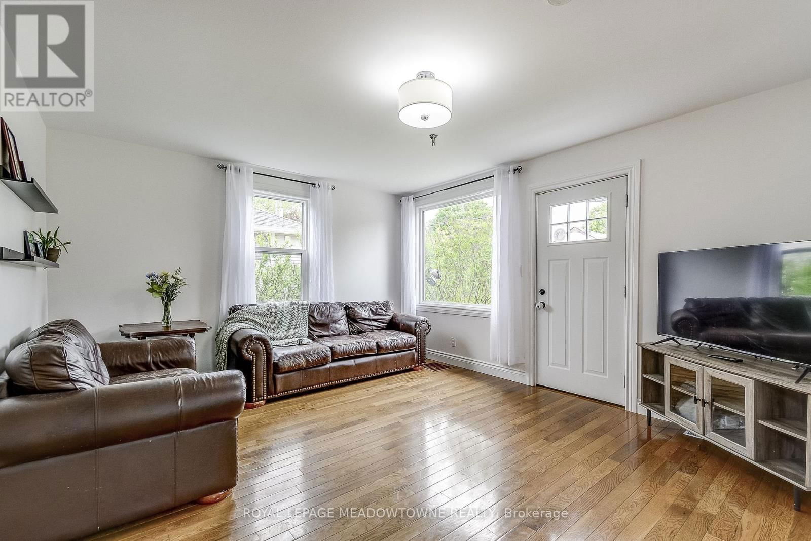 595 WOODSIDE STREET Image 11