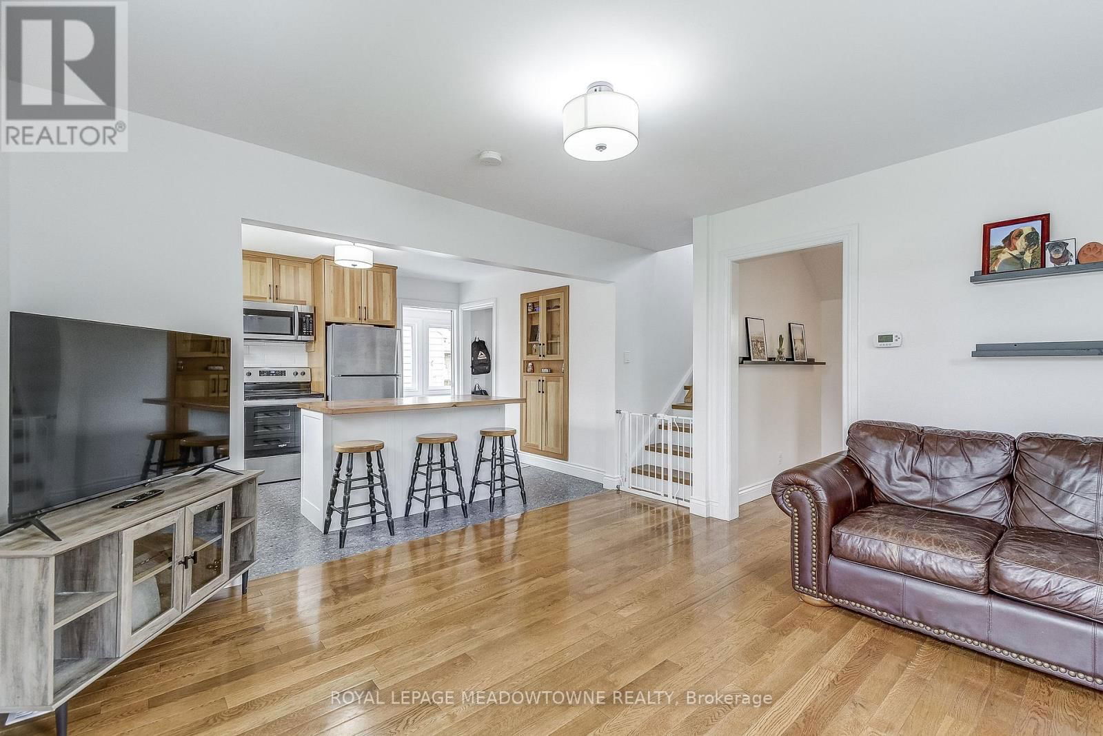 595 WOODSIDE STREET Image 13