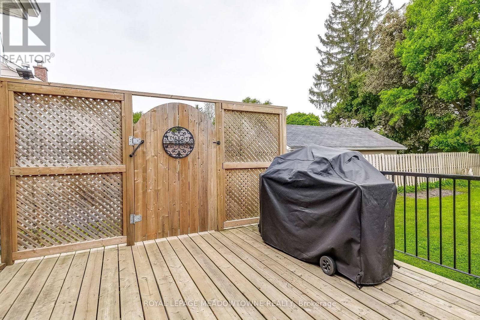 595 WOODSIDE STREET Image 32