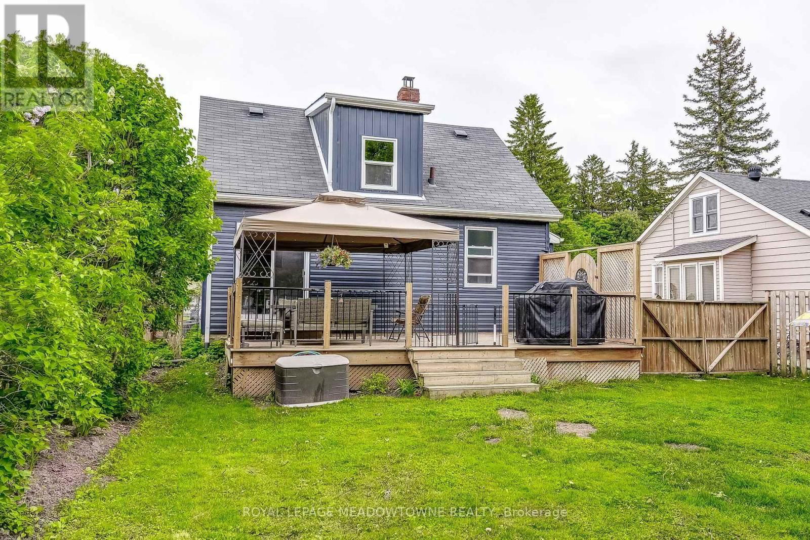 595 WOODSIDE STREET Image 34
