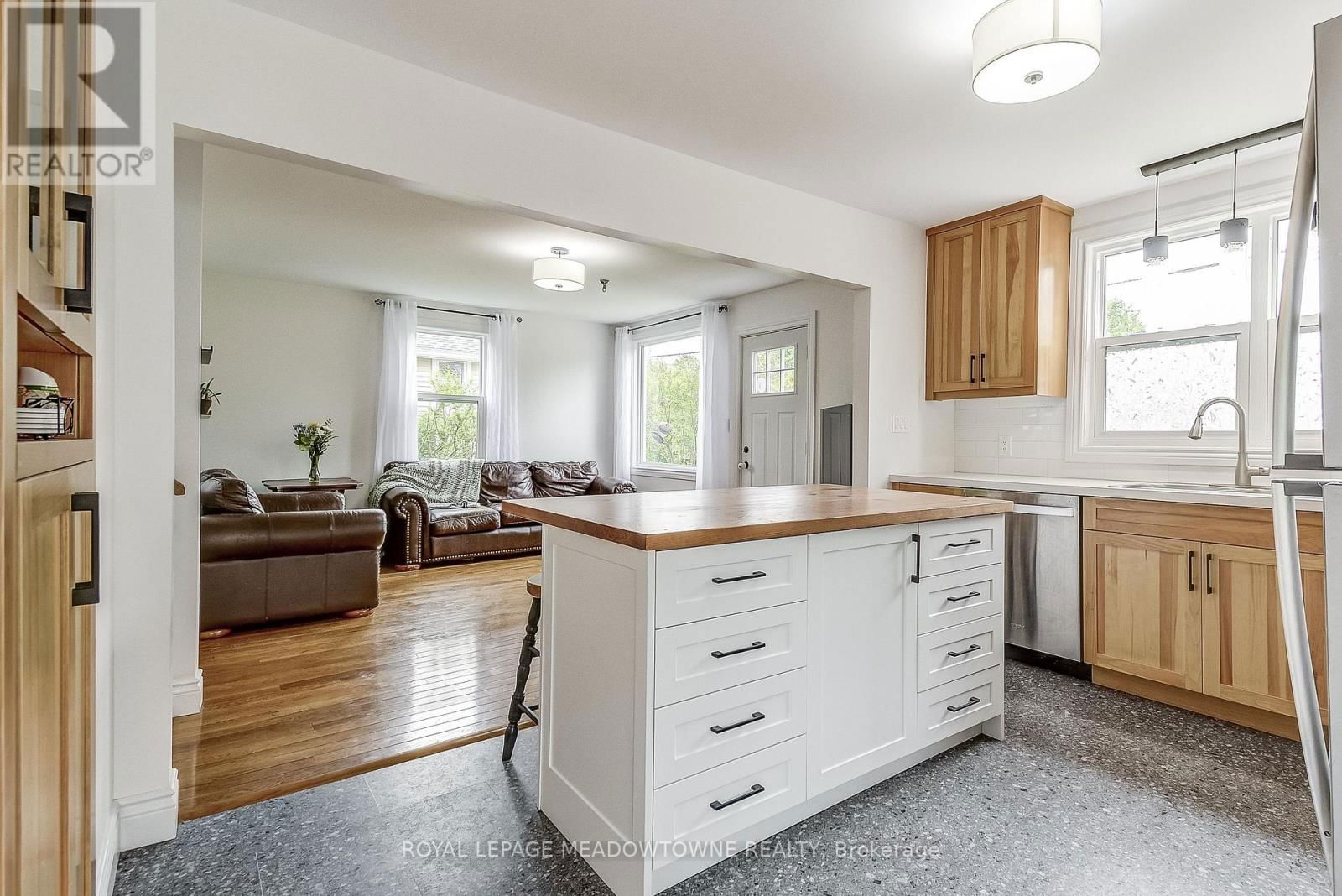 595 WOODSIDE STREET Image 5