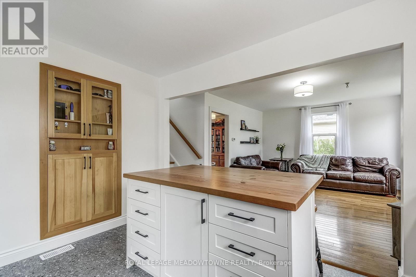 595 WOODSIDE STREET Image 8