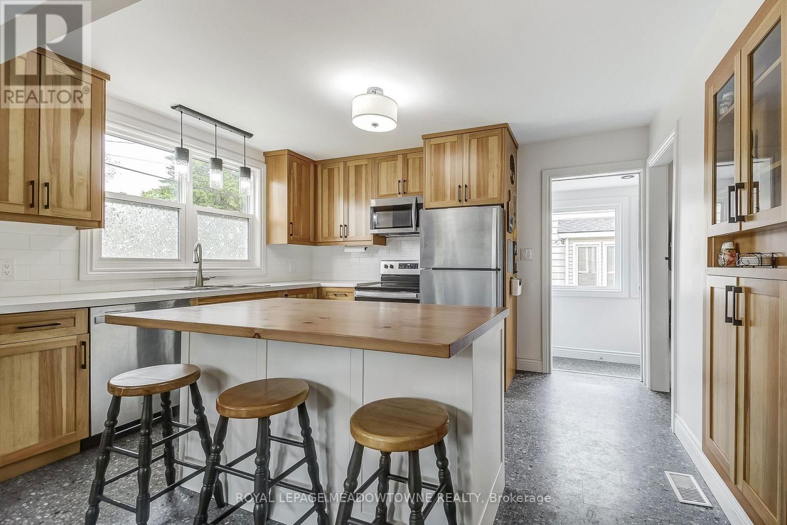595 WOODSIDE STREET Image 9