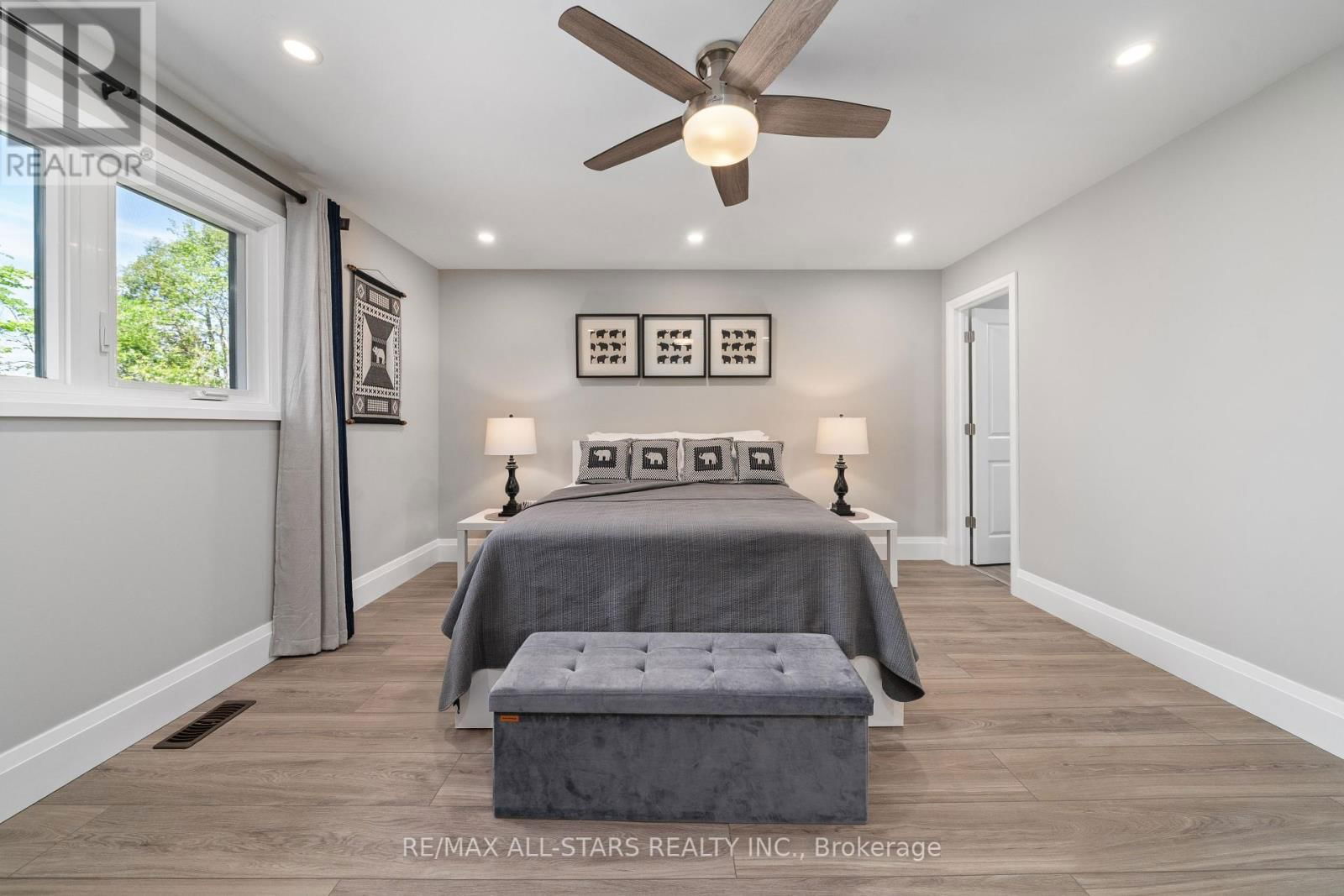 15 BERRY LANE Image 40