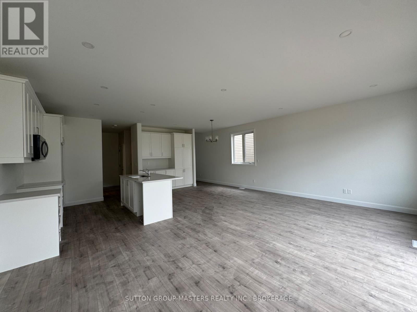 212 SUPERIOR DRIVE Image 11