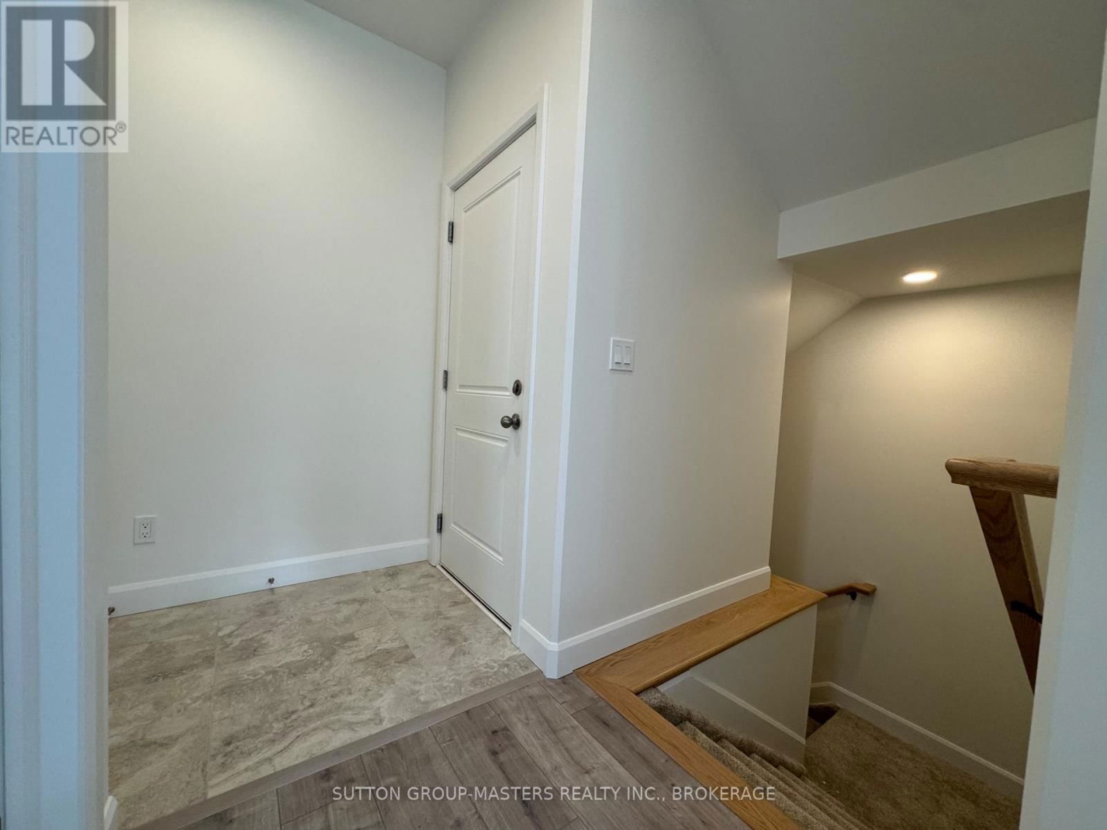 212 SUPERIOR DRIVE Image 14