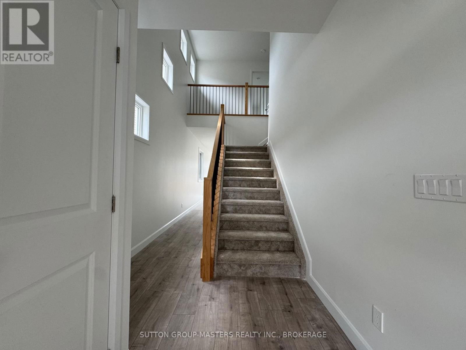 212 SUPERIOR DRIVE Image 2