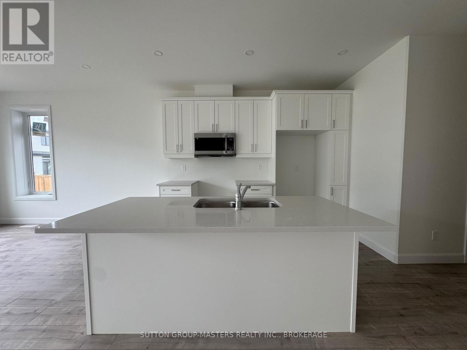 212 SUPERIOR DRIVE Image 7