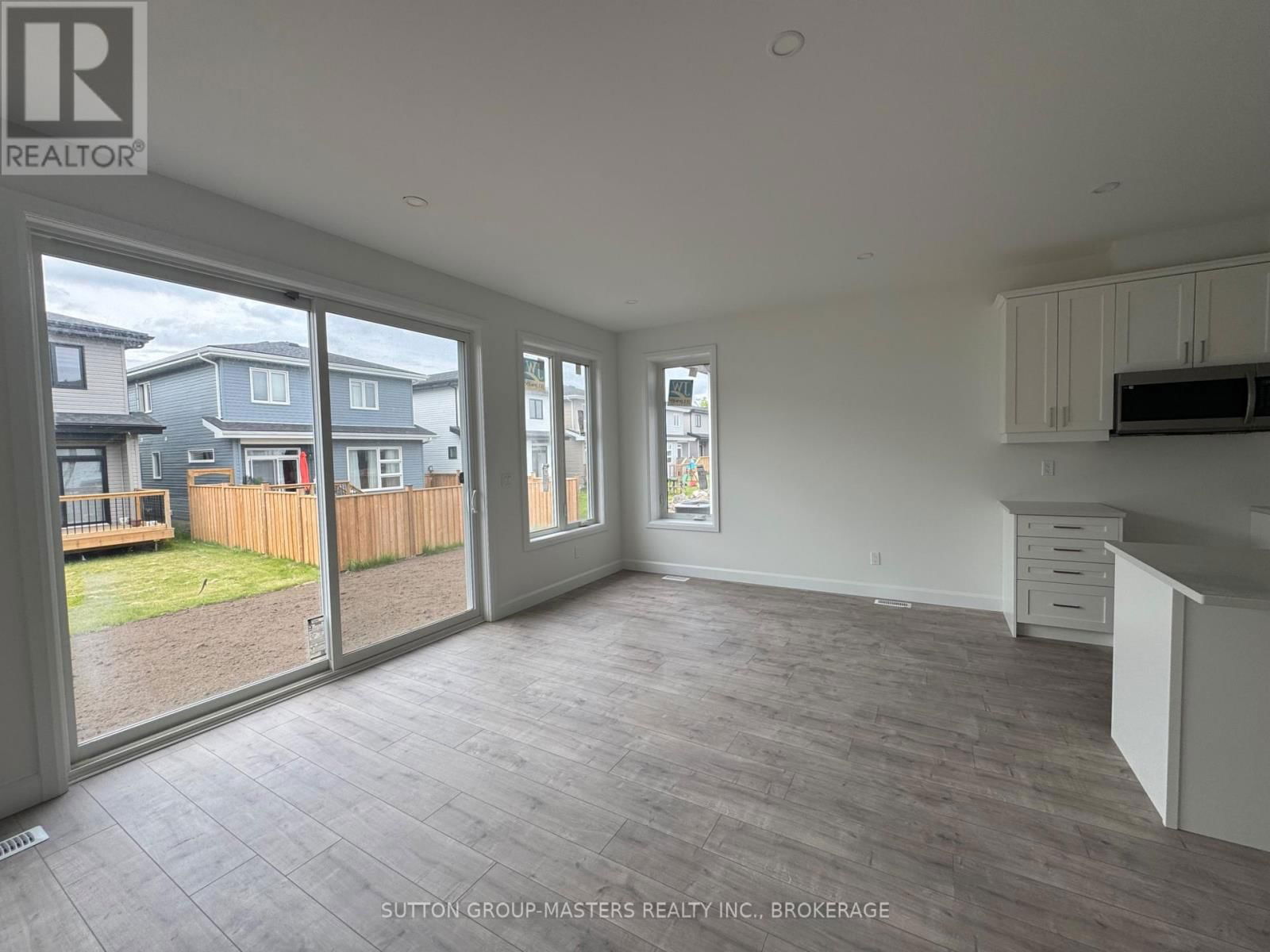 212 SUPERIOR DRIVE Image 9