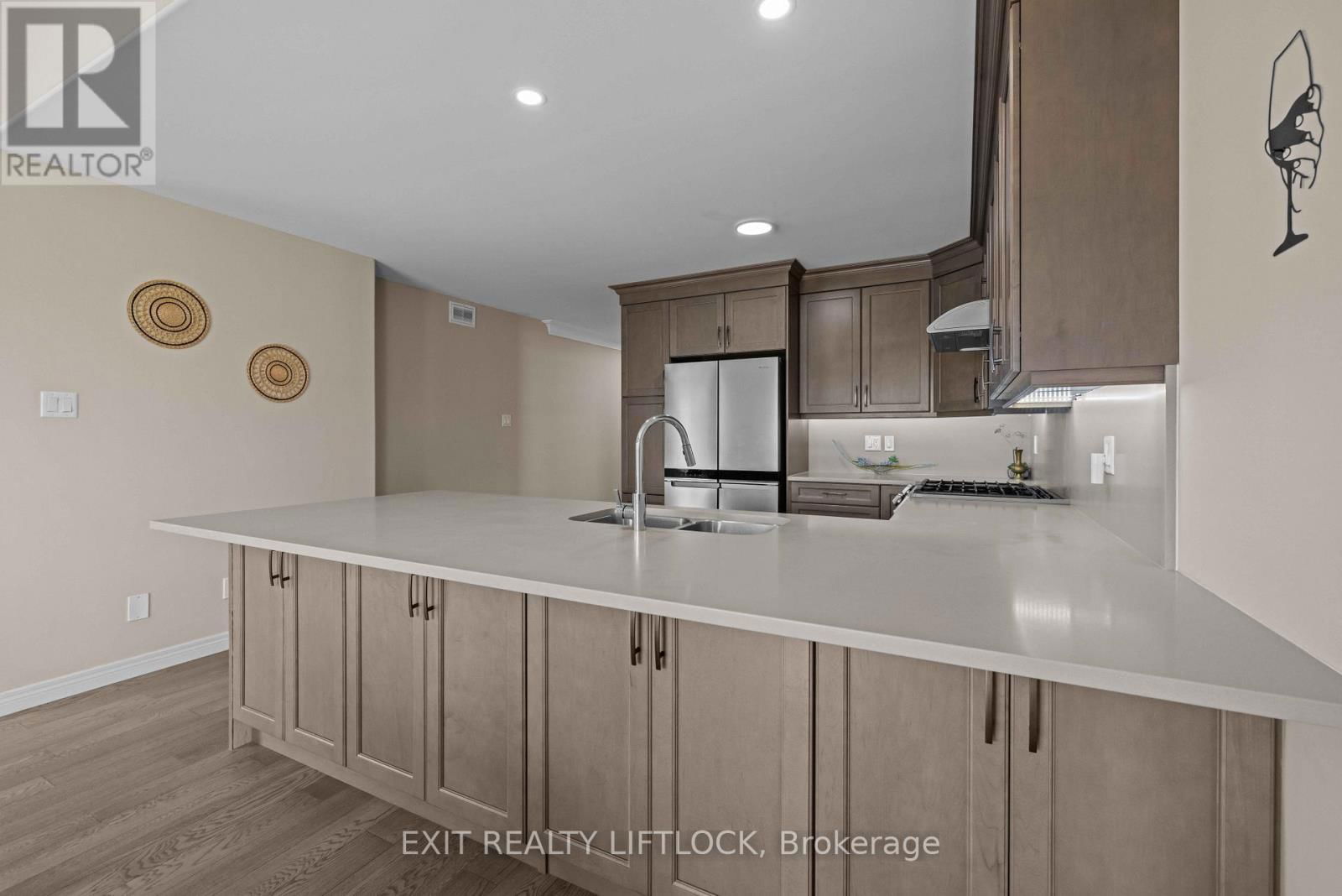 100 YORK DRIVE Image 10