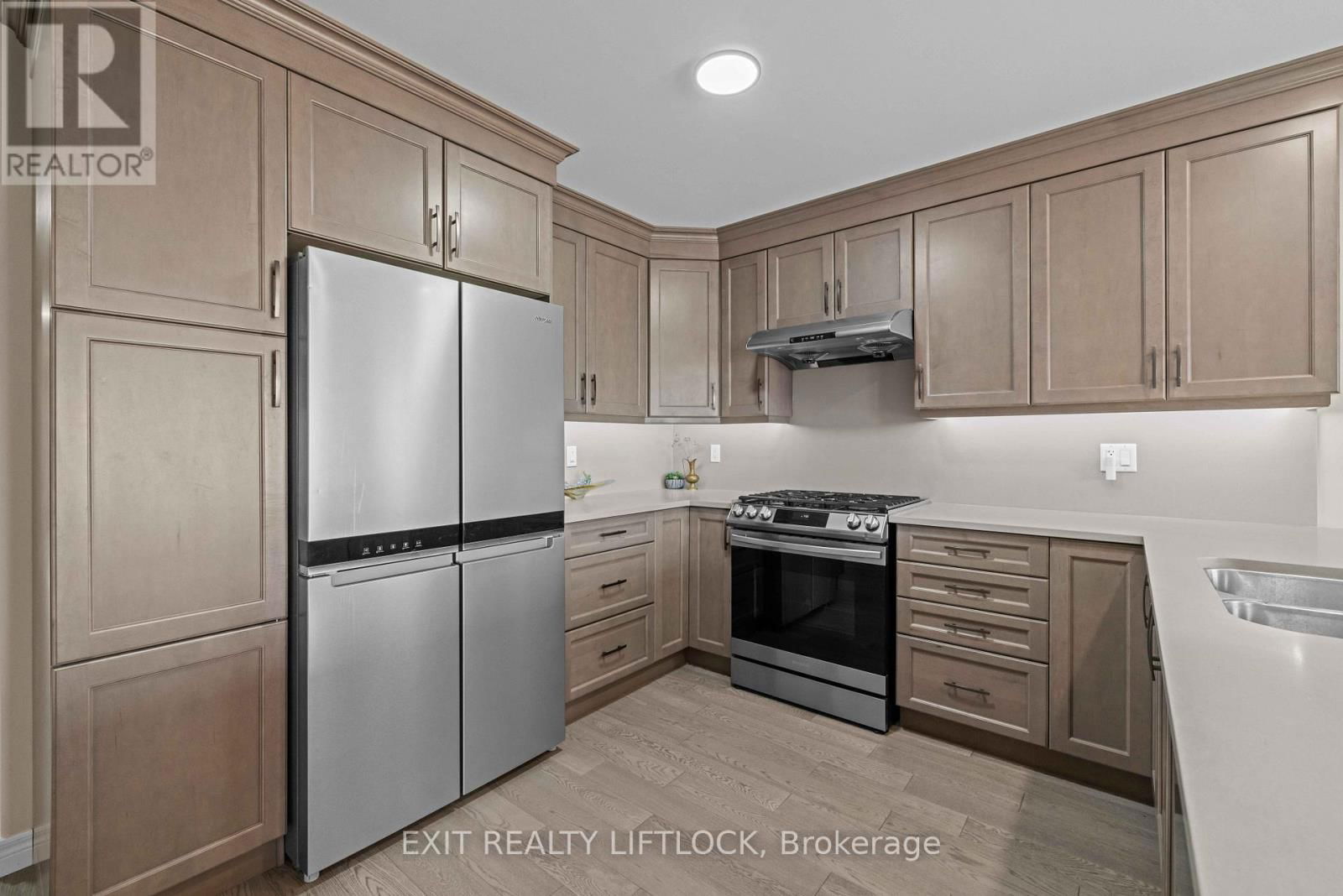 100 YORK DRIVE Image 11
