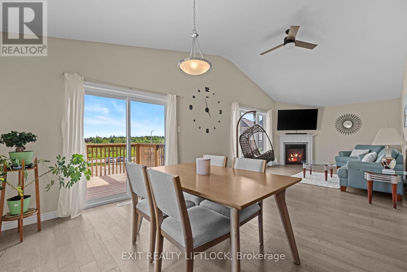 100 YORK DRIVE Image 13
