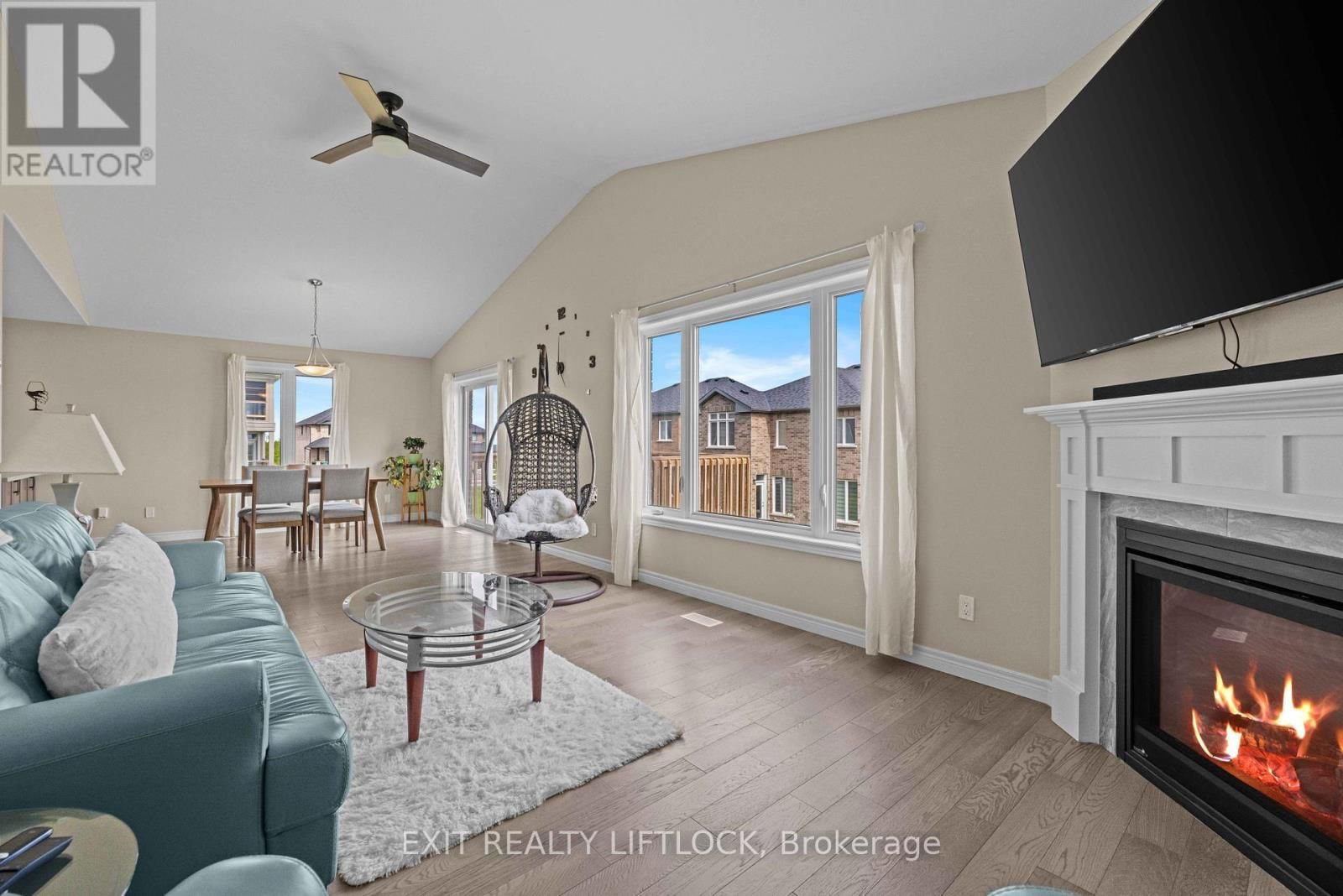 100 YORK DRIVE Image 19