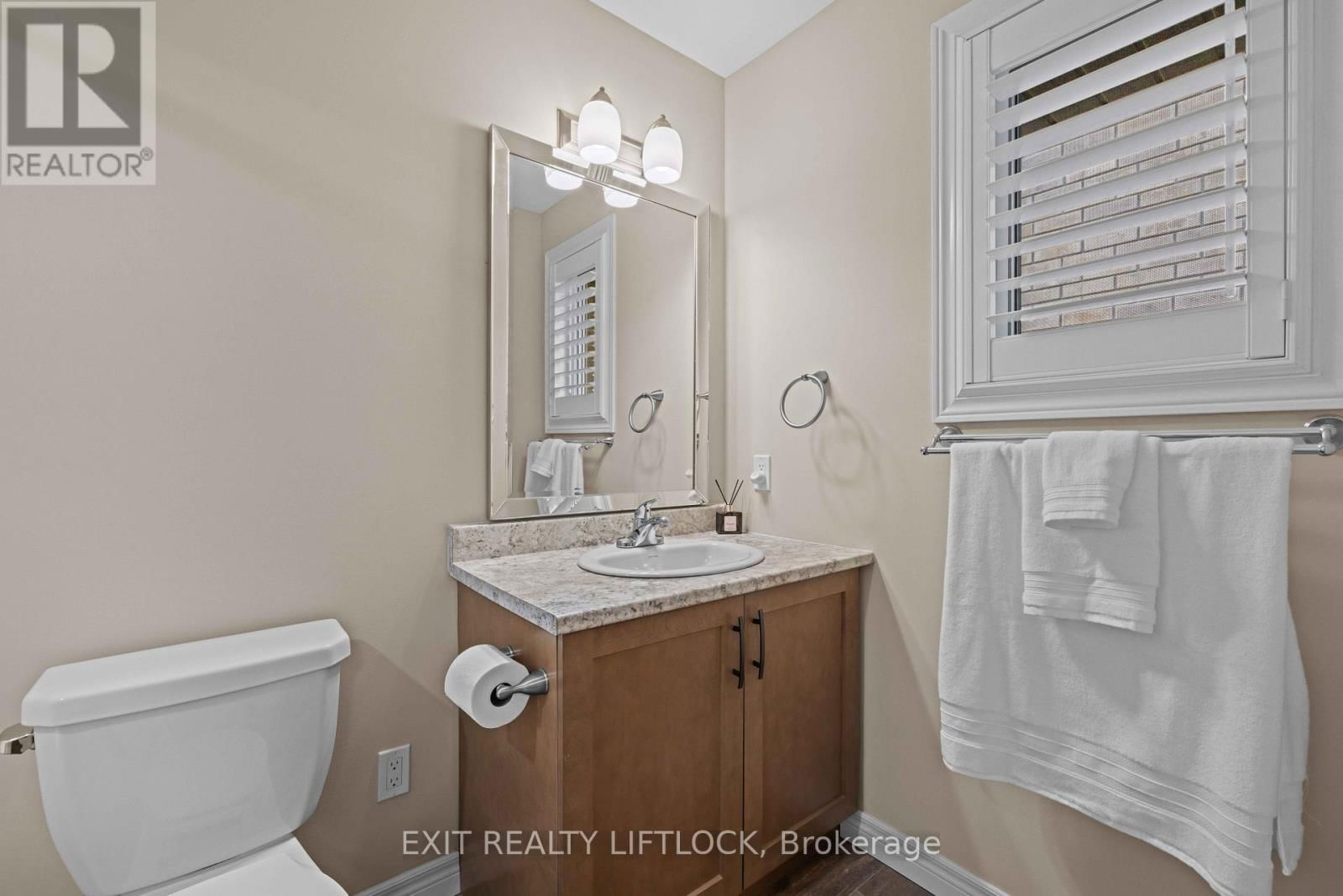 100 YORK DRIVE Image 22