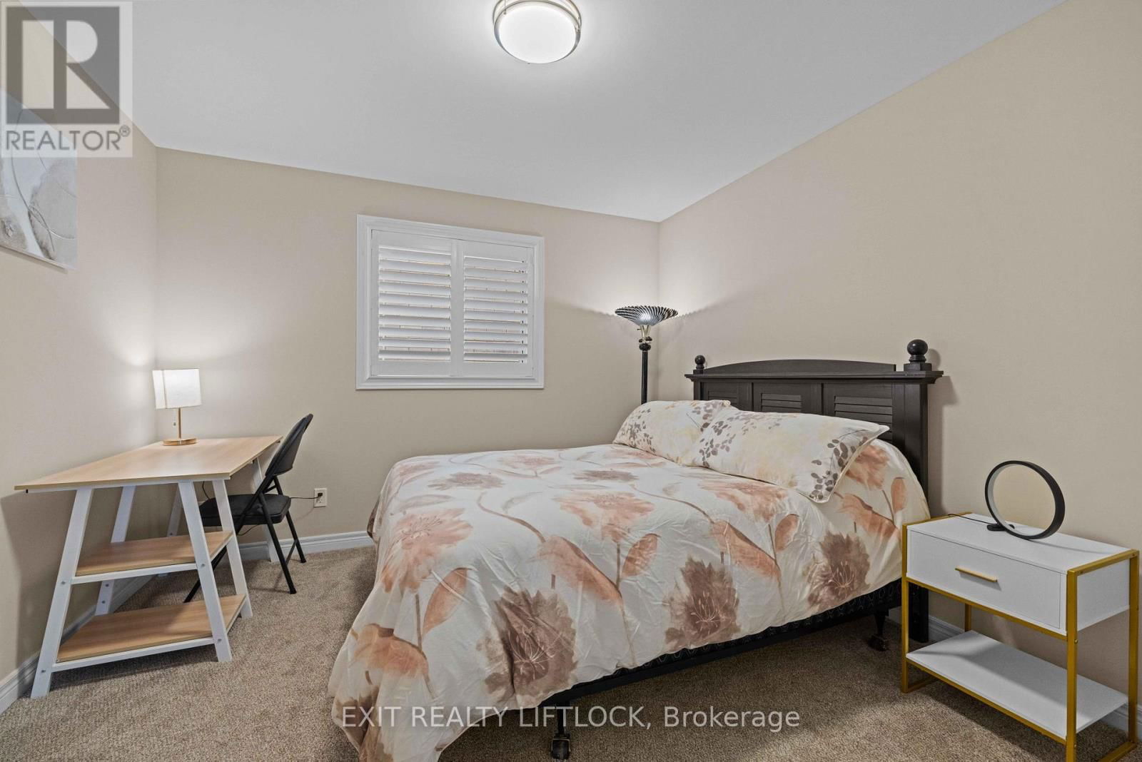 100 YORK DRIVE Image 24
