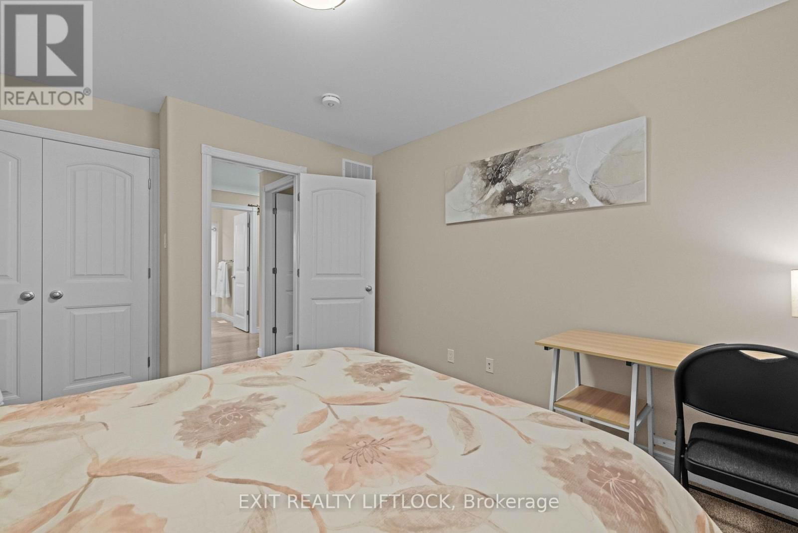100 YORK DRIVE Image 25