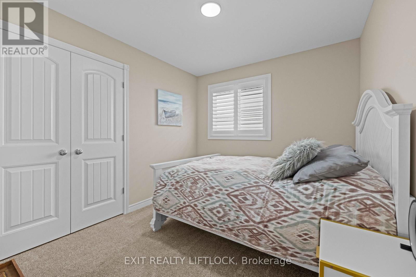 100 YORK DRIVE Image 26