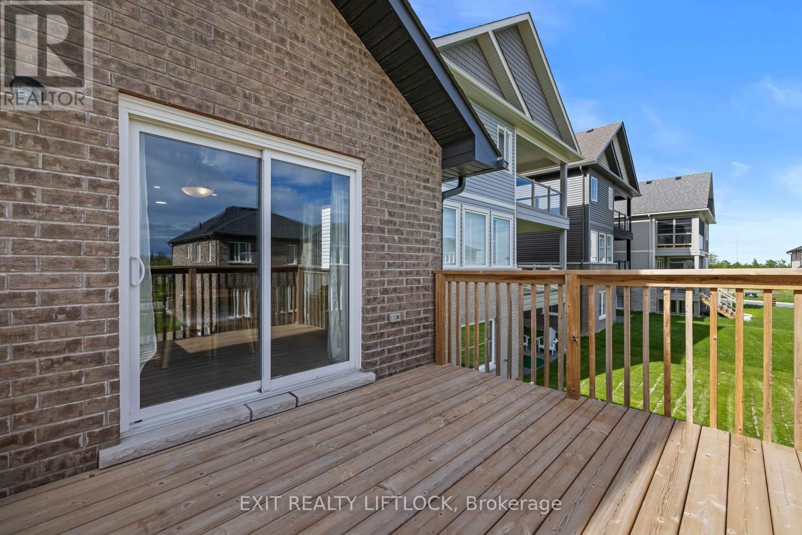 100 YORK DRIVE Image 35