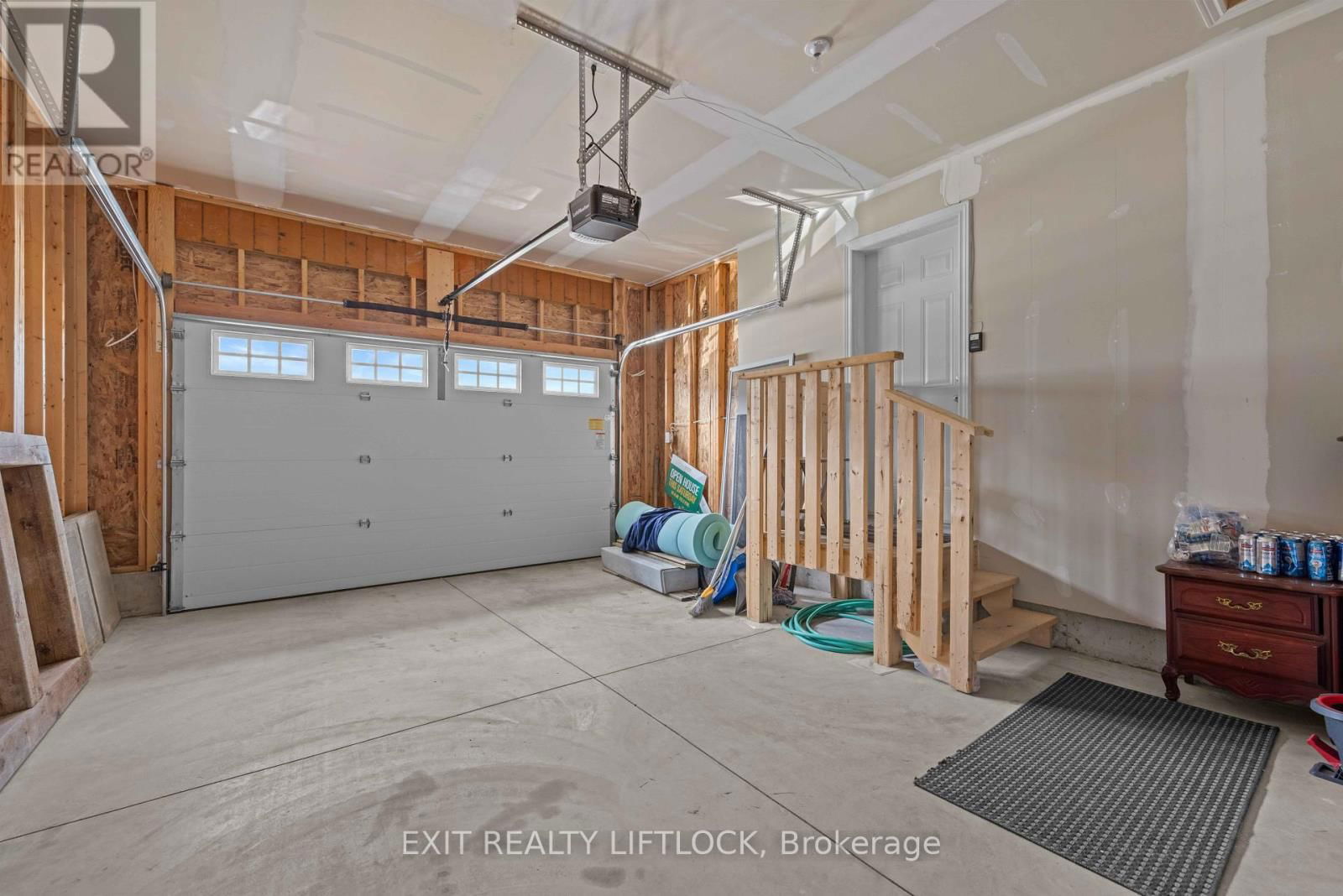 100 YORK DRIVE Image 36