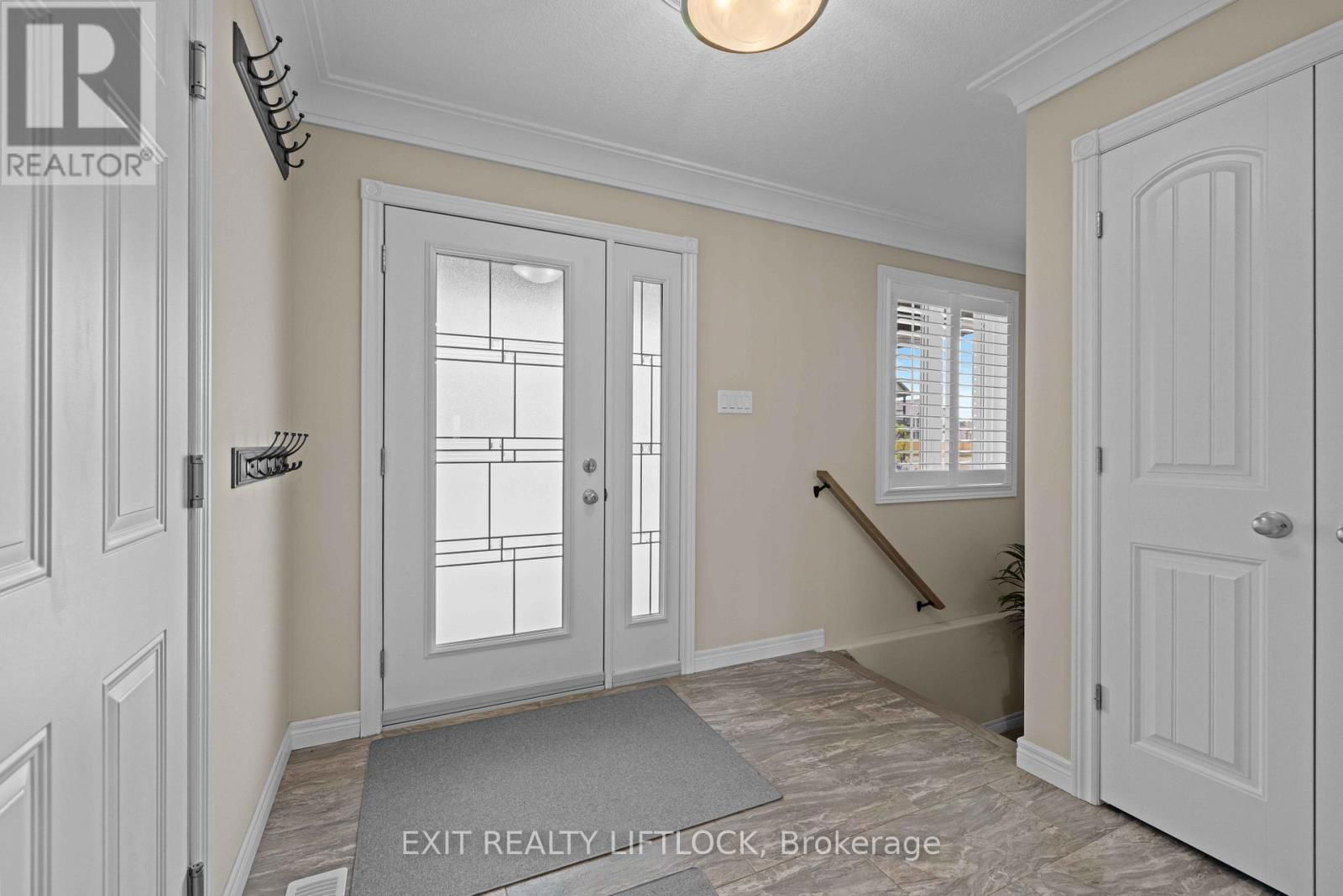 100 YORK DRIVE Image 5