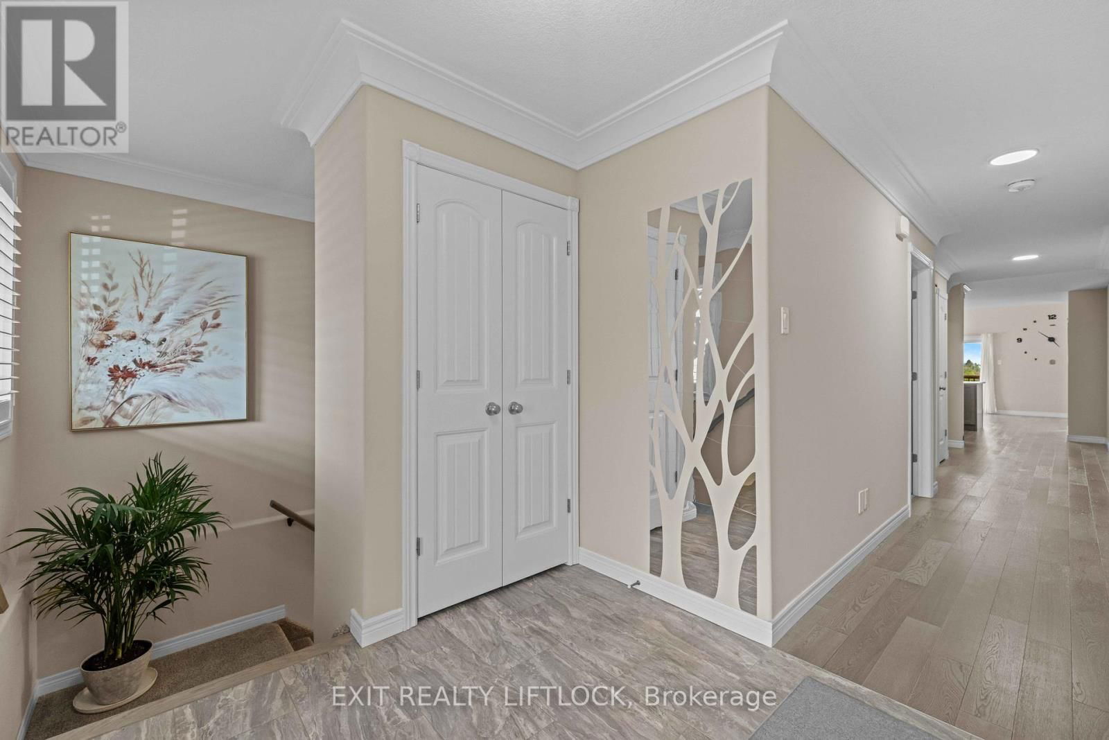 100 YORK DRIVE Image 6