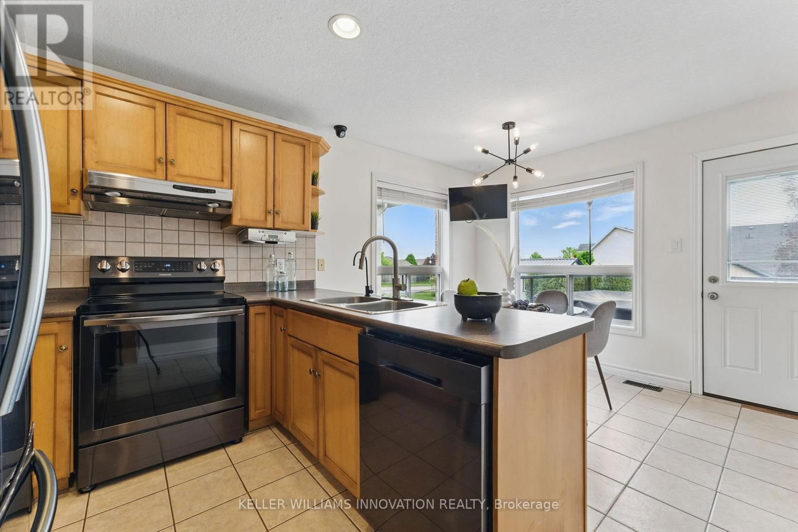 120 DENSTEDT STREET WEST Image 16