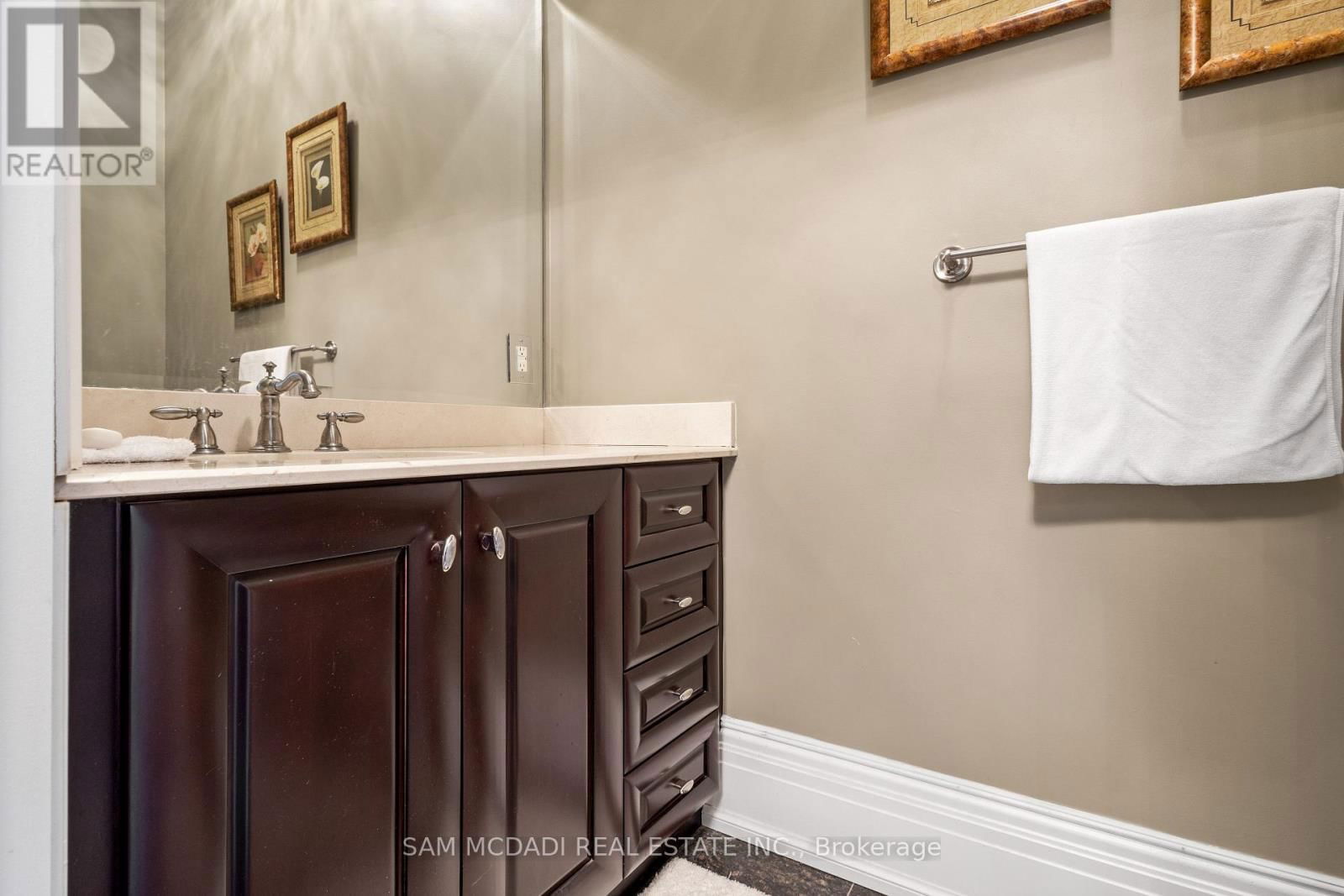 839 LAKESHORE ROAD Image 16