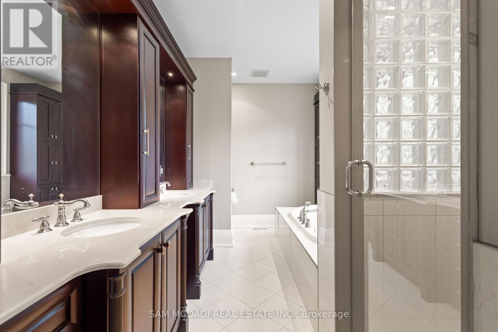 839 LAKESHORE ROAD Image 34