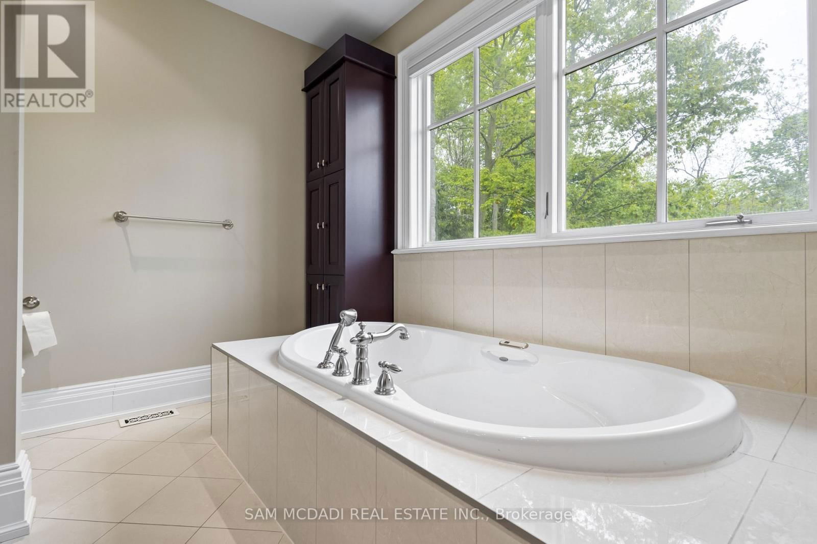 839 LAKESHORE ROAD Image 35