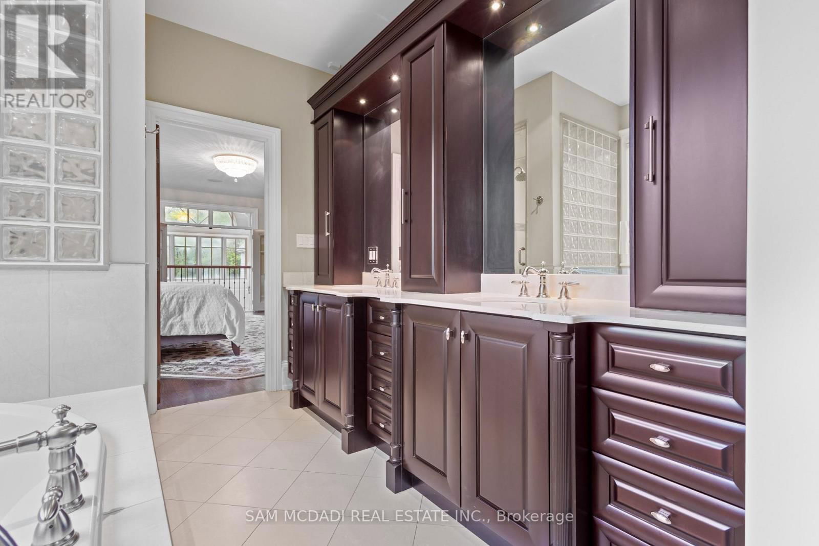 839 LAKESHORE ROAD Image 36