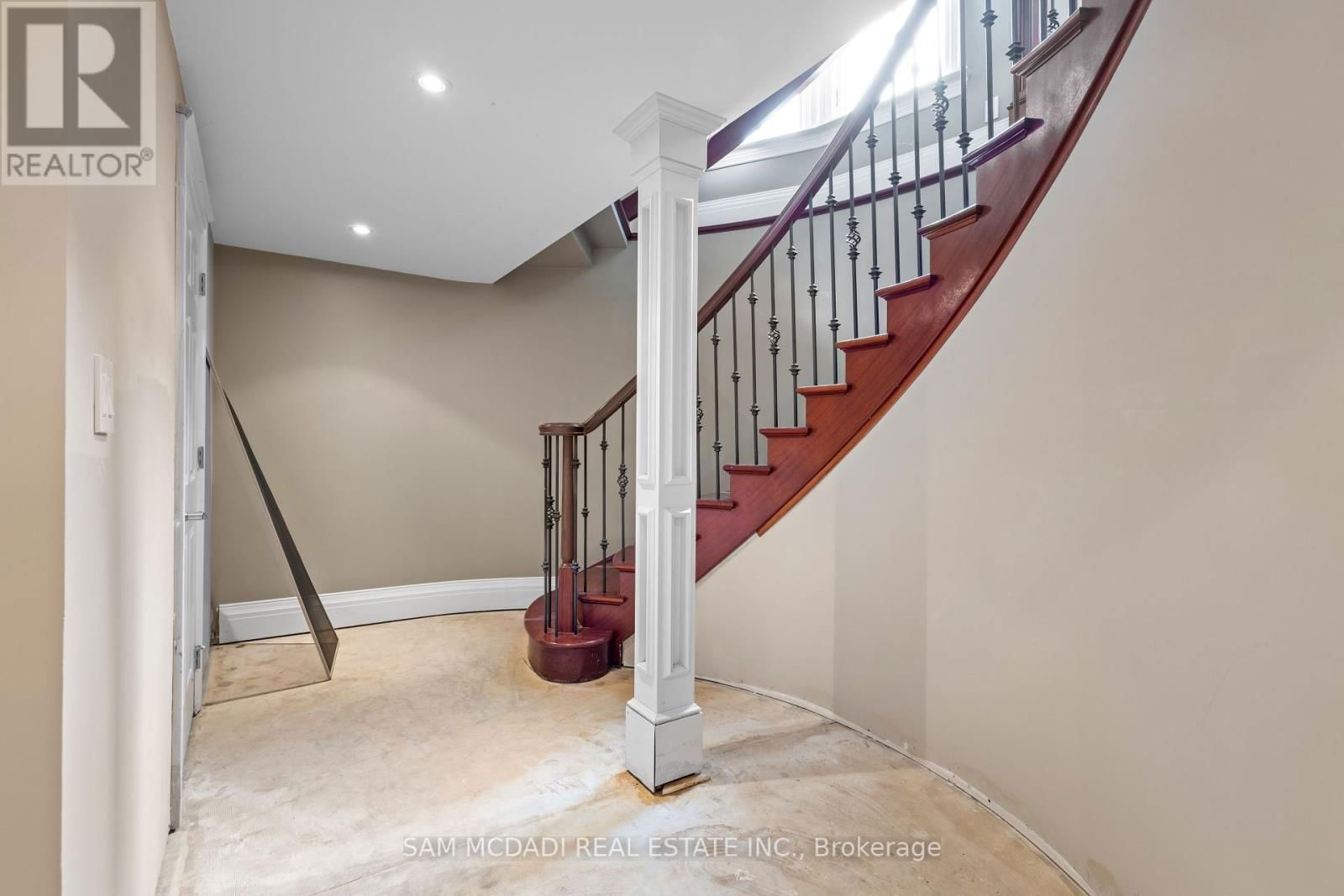 839 LAKESHORE ROAD Image 41