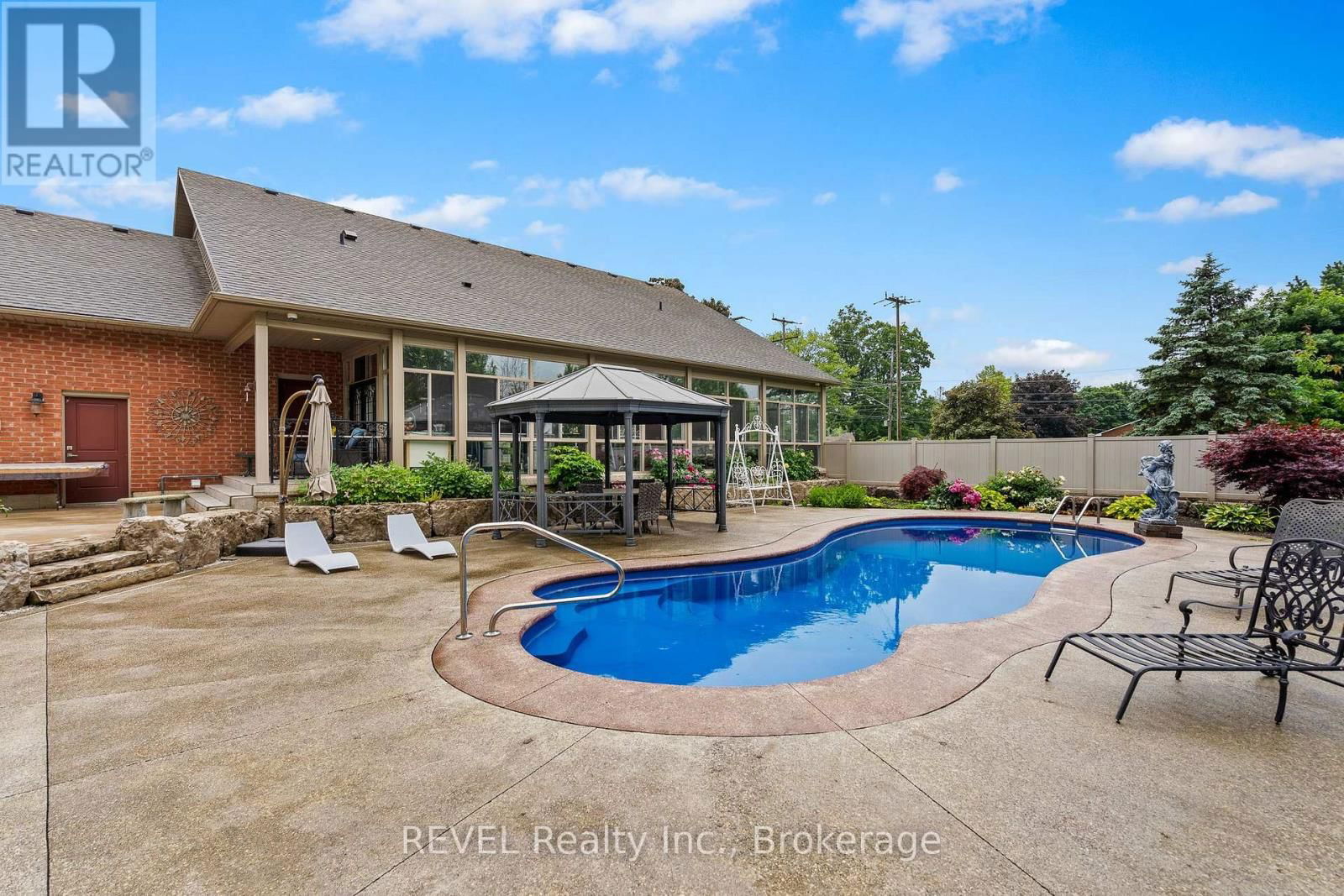 3676 REBSTOCK ROAD Image 32