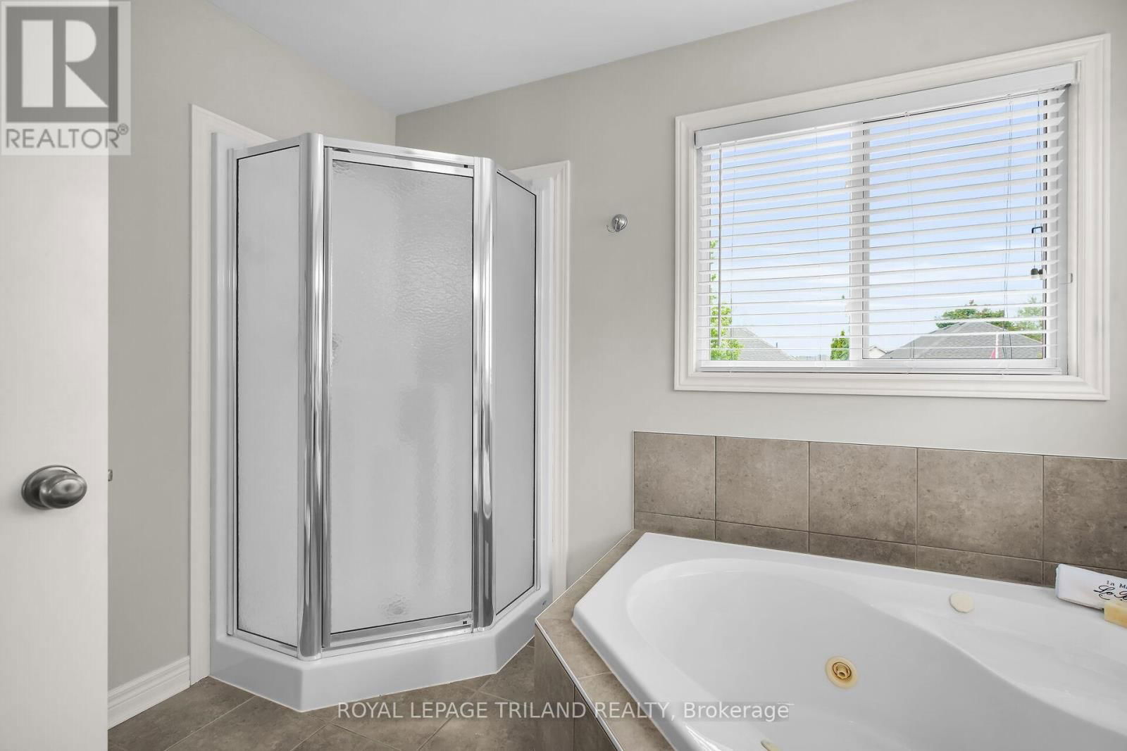 30 WILLARD CRESCENT Image 23