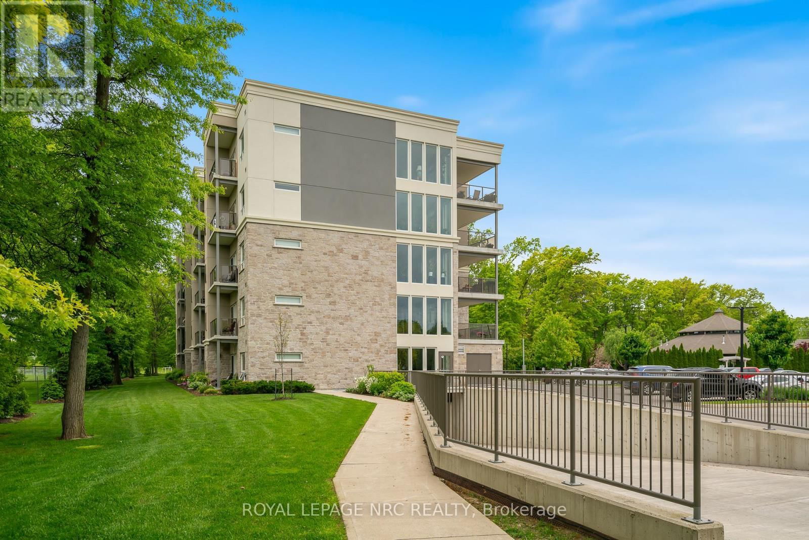 401 - 105 VANSICKLE ROAD Image 3