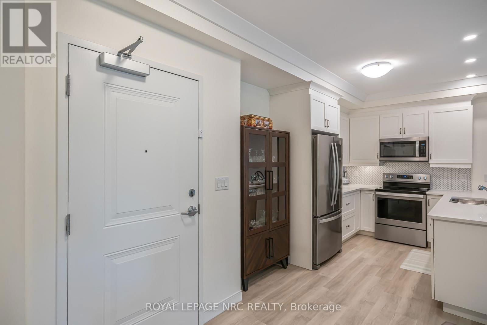 401 - 105 VANSICKLE ROAD Image 9