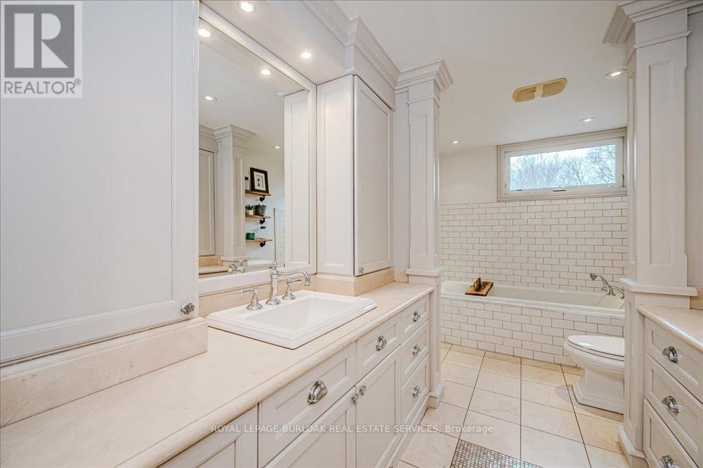 11 ROBINHOOD DRIVE Image 32