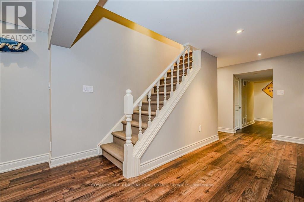 11 ROBINHOOD DRIVE Image 37