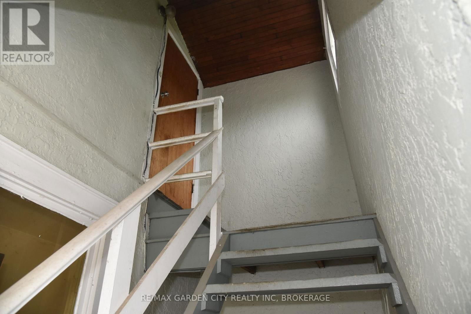 156 DIVISION STREET Image 14