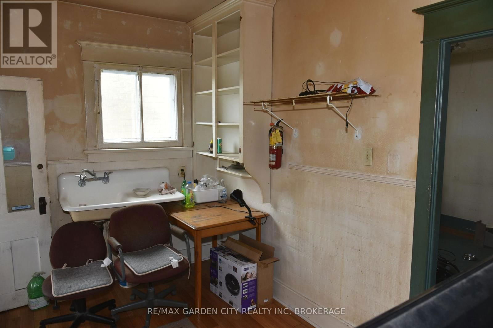 156 DIVISION STREET Image 25