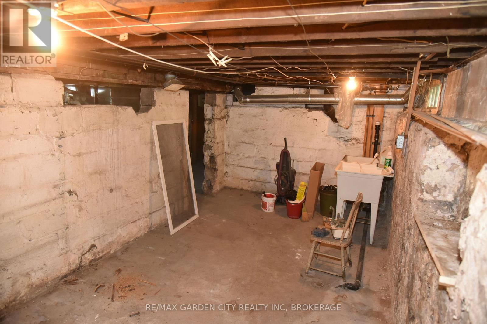 156 DIVISION STREET Image 26