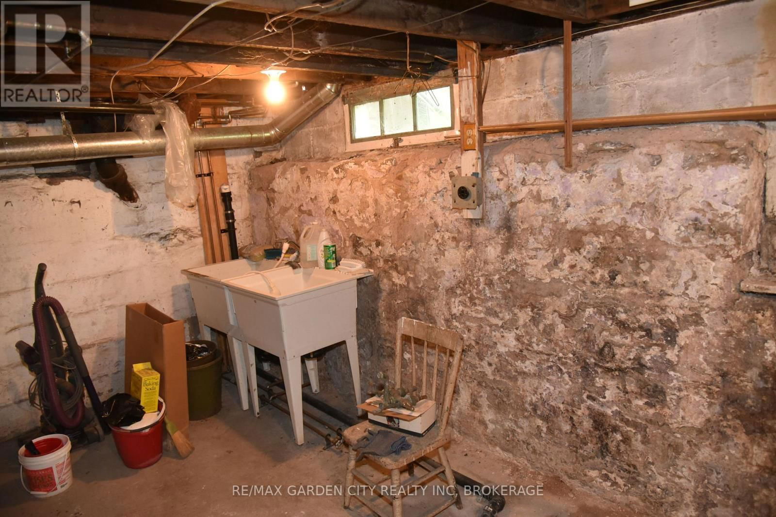 156 DIVISION STREET Image 27
